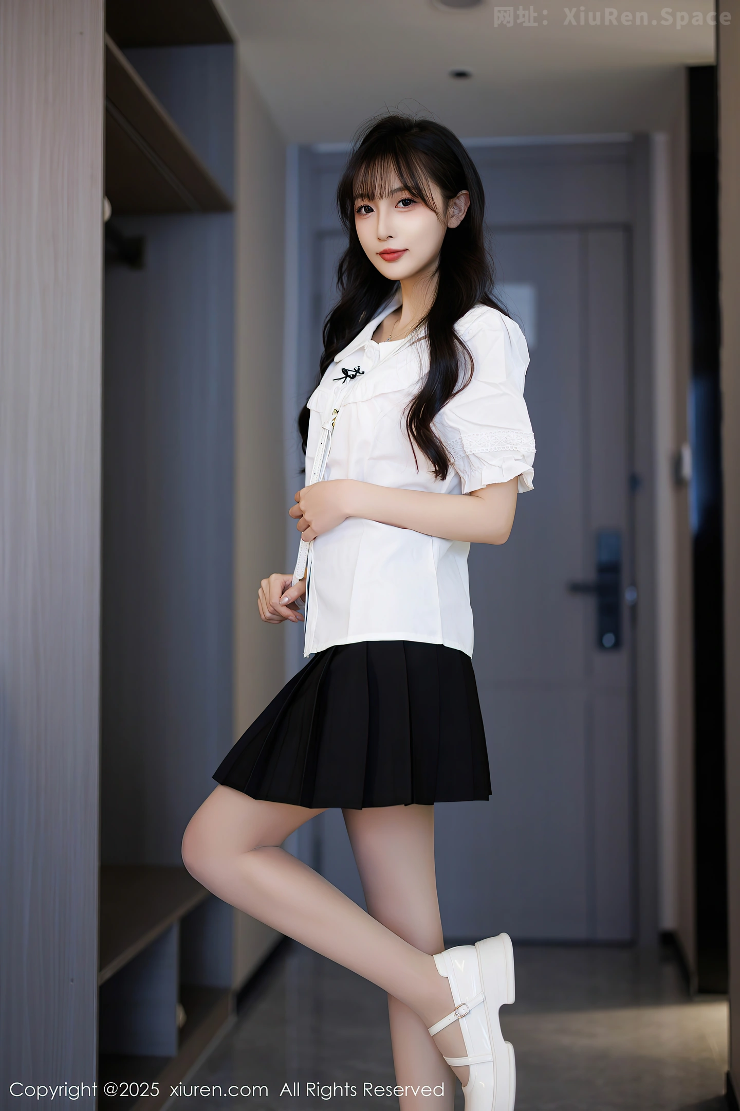 图片[5]-[XiuRen秀人网] VOL.10067 模特樱桃小阑子性感白色上衣配黑短裙秀曼妙身姿迷人诱惑写真83P-秀人网官方网站